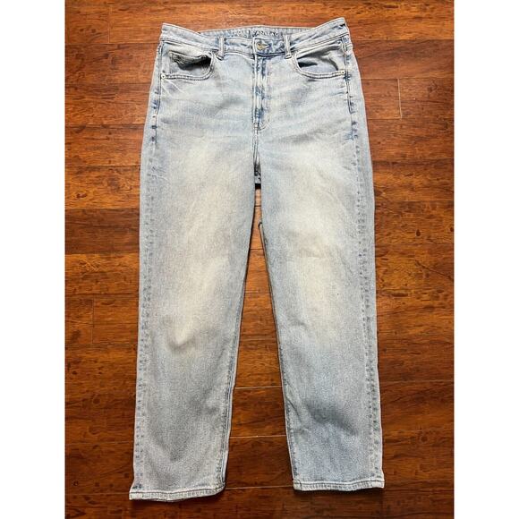 American Eagle Mom Jeans Size 12 Short Cotton Stretch Lt Blue Denim Straight Leg - Picture 1 of 6